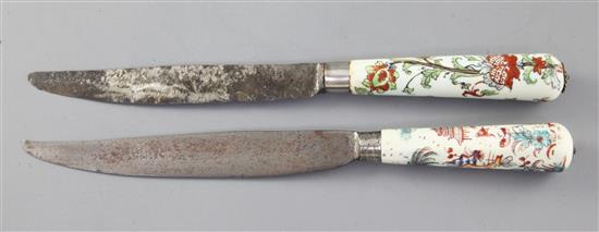 Two Mennecy Kakiemon style porcelain handled knives, c.1740-60, 26cm, latter cracked
